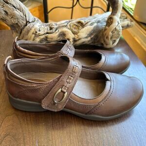 Earth Shoes Womens 9 Angelica Mary Jane Flats Brown Leather Hook And Loop